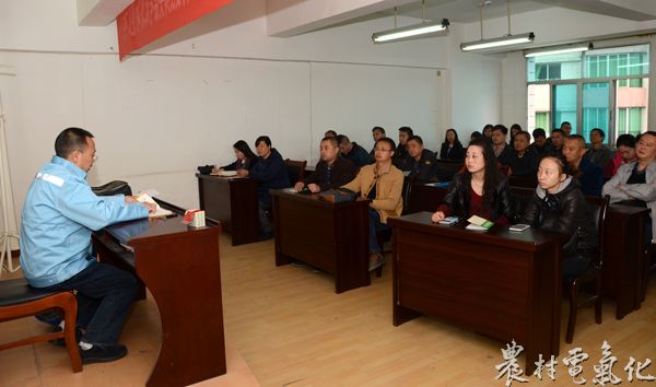 一线员工走上讲台当&ldquo;老师&rdquo;（晏亚南 摄）.jpg