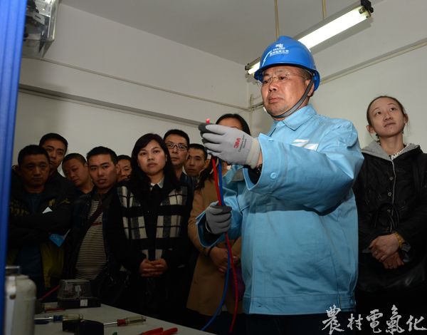 装表接电培训（晏亚南 摄）.jpg