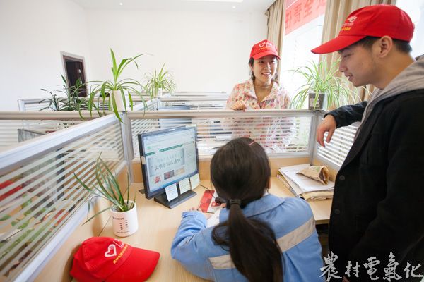 1、3月31日，余庆供电局青年员工正在通过网络进行“绿色青明 文明祭祀”活动。（王仁磊 摄）.jpg
