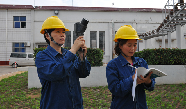 农村电气化网讯：6月7日,高考当天，孟州市供电公司认真做好涉及考点的变电站红外测温和考场外的优质服务工作，全力以赴“备电考”。