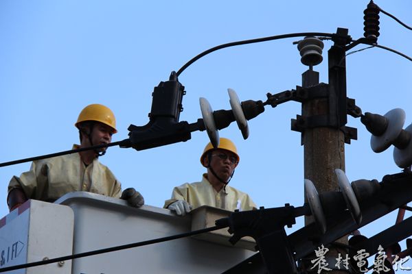 6、一人作业，一个监护。监护人告之作业人工作中的危险点，作好安全措施。.jpg