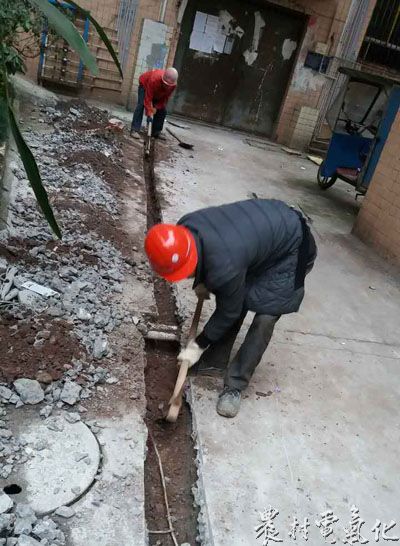 国网乐至县供电公司：&ldquo;弃管&rdquo;小区合表改造换&ldquo;新装&rdquo; (1).JPG