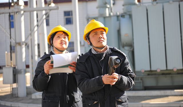 3月1日，河南地区突降大风，最高风力达7级以上，为确保大风天气电网设备和人员安全，孟州市供电公司组织工作人员开展特殊天气巡视，以防风筝等物外力破坏电网，同时，工作人员走进变电站、施工现场和公园等地，广泛宣传电力设施保护知识，用心守护特殊天气人身和设备安全。