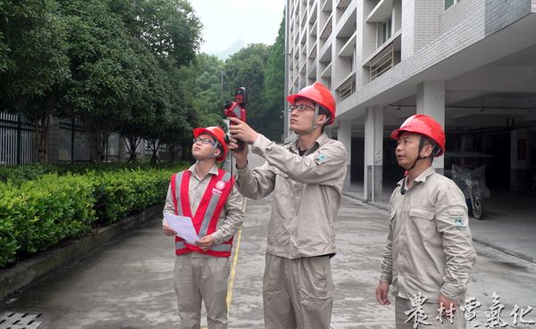 谢江林工作照（中间）.jpg