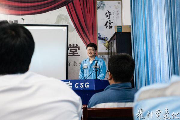 听完模范事迹后，参会人员当堂分享学习体会（王仁磊 摄）.jpg