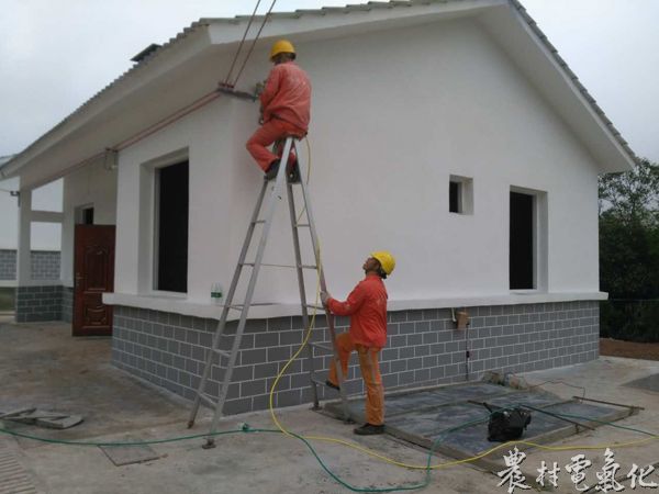 易地搬迁户通电.jpg