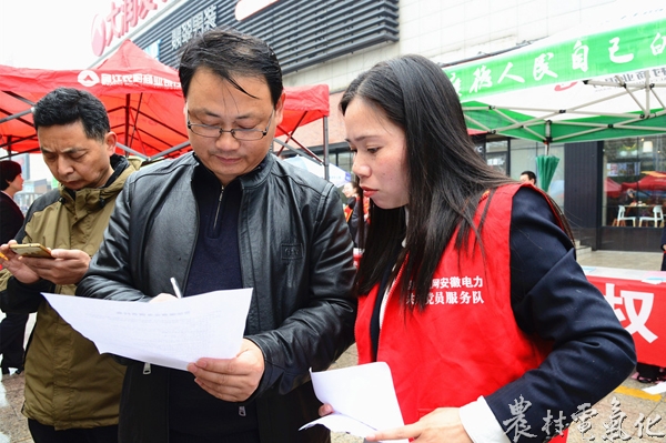 指导客户填写调查问卷1.jpg