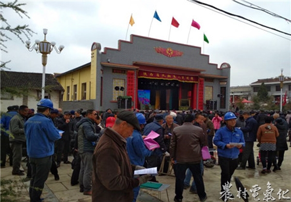 凤翔分公司安全用电宣传“赶庙会”成为“亮点”_副本.jpg