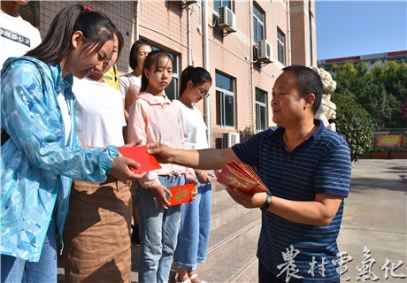 凤翔分公司举办“金秋助学”暨学子欢送会_副本.jpg