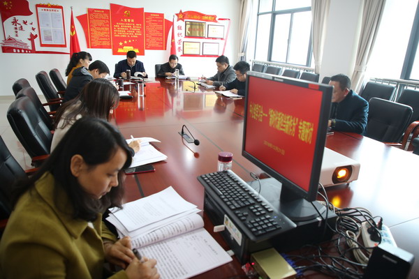 [titlepic]郎溪供电公司党委理论学习中心组召开学习《习近平扶贫论述摘编》和“新时代新担当新作为”专题研讨会议