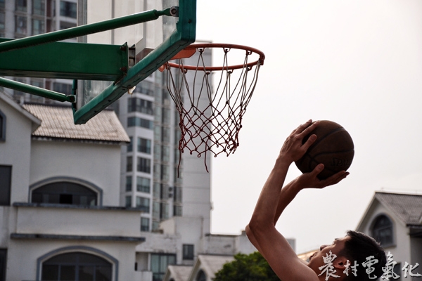 运动员矫健身姿1.jpg