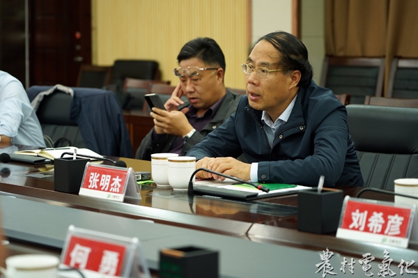 滇东能源公司执行董事、党委书记张明杰.JPG