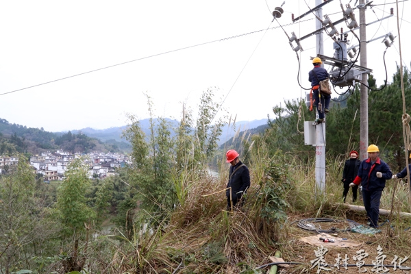 景区提质扩容，梦柳小镇电网建设.JPG