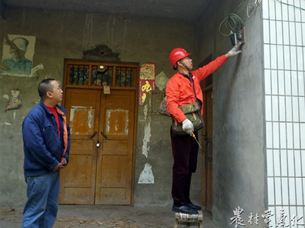 背包书记母先维.jpg