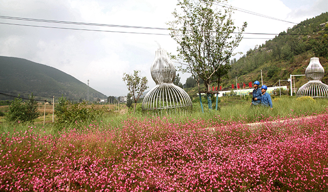 中秋节当天，在岗值守人员加强了变电站、供电线路运行在线监测，对253个重点台区负荷、设备温度进行了现场实测，保障了电网设备正常运行。